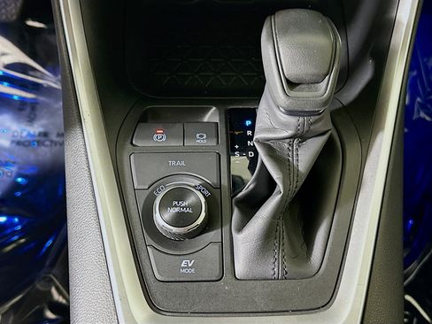 Used 2025 Toyota RAV4 XLE image 21