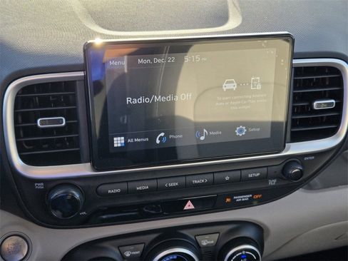 Certified 2025 Hyundai Venue SEL image 20