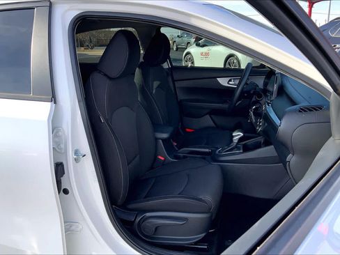 Used 2024 Kia Forte LXS FWD image 9