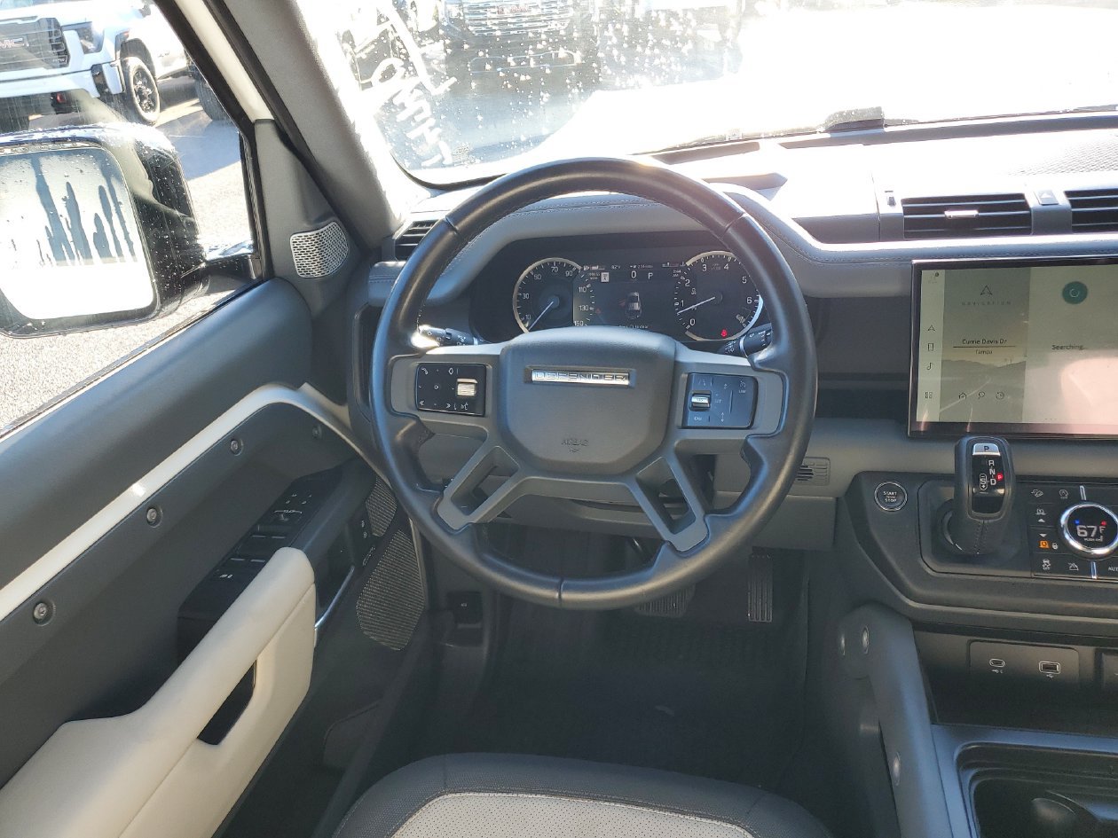 Used 2023 Land Rover Defender 130 X-Dynamic SE AWD/4WD image 12