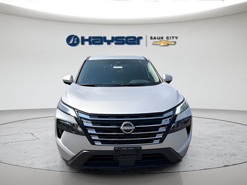 Used 2025 Nissan Rogue SV FWD image 2