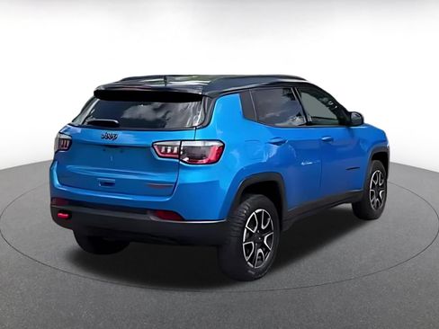 Used 2025 Jeep Compass Trailhawk AWD/4WD image 10