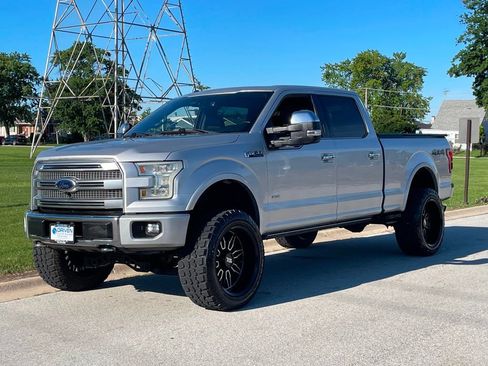 Used 2015 Ford F150 Platinum w/ Equipment Group 701A Luxury AWD/4WD image 4