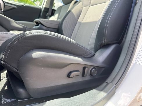 Used 2025 Subaru Outback Premium AWD/4WD image 12
