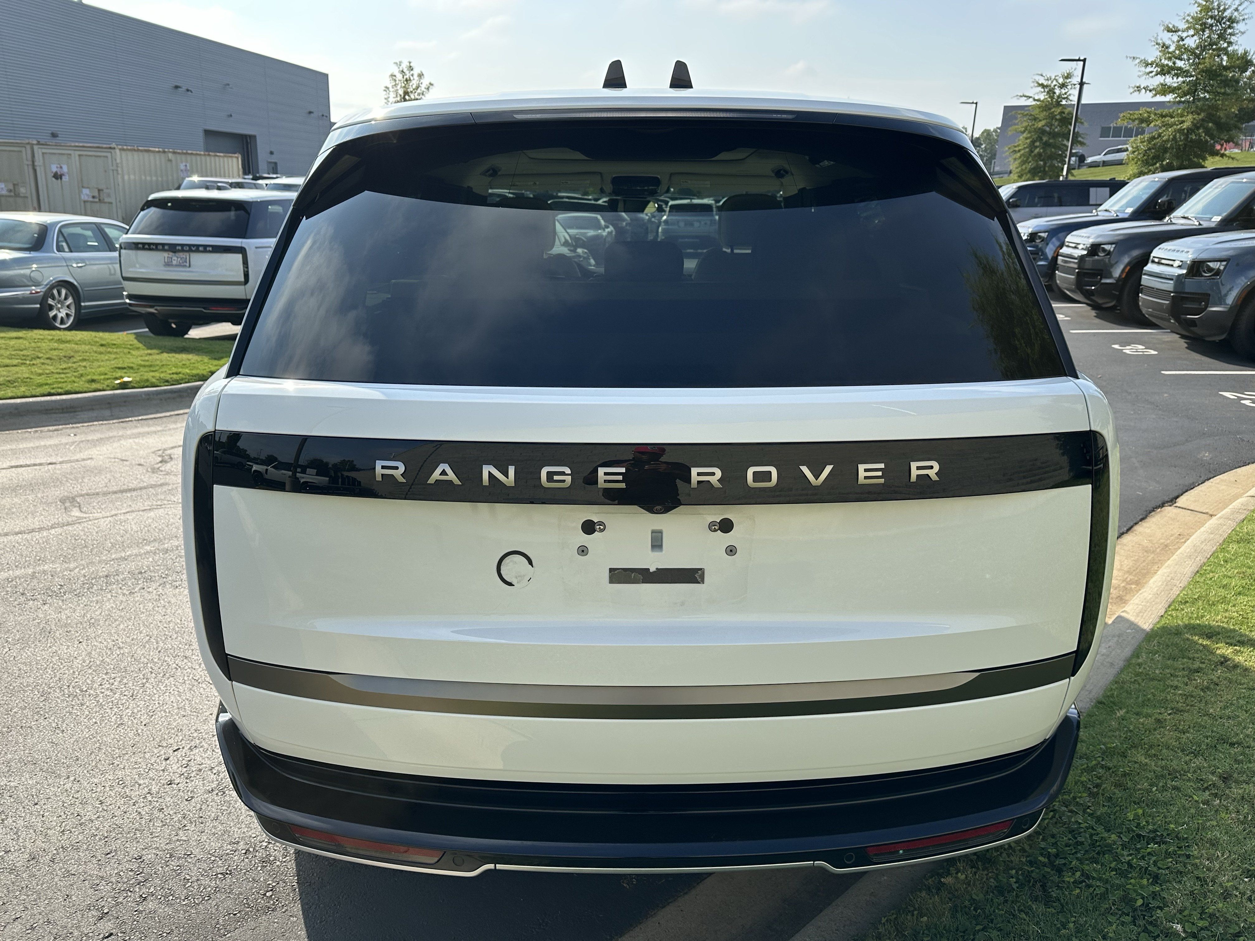 Certified 2025 Land Rover Range Rover SE AWD/4WD image 6