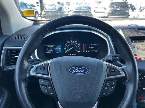 Used 2019 Ford Edge Titanium image 17