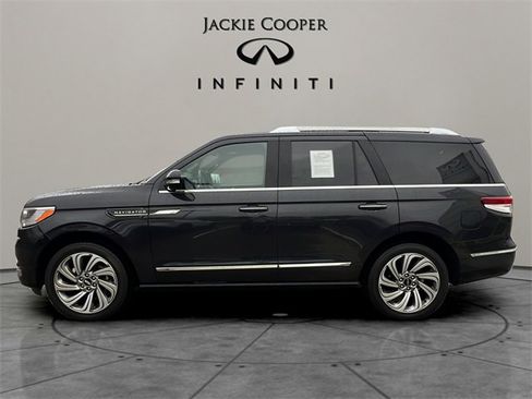Used 2022 Lincoln Navigator Reserve image 2