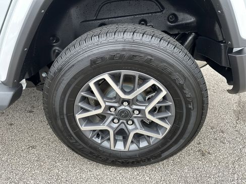 Used 2025 Jeep Wrangler Sahara image 21