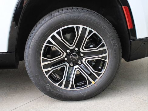 New 2026 Jeep Grand Wagoneer 4WD w/ Premium Group I image 38