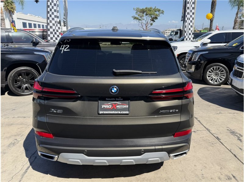 Used 2024 BMW X5 xDrive50e w/ Premium Package AWD/4WD image 16