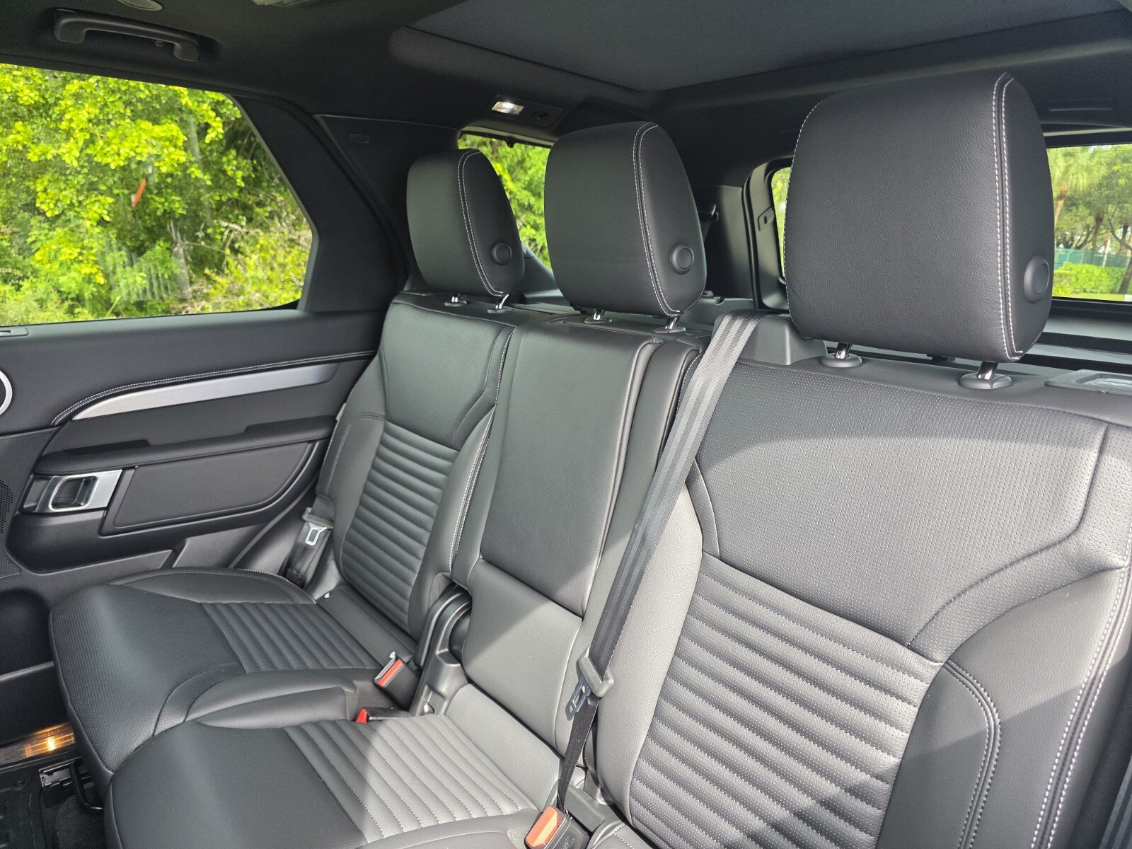 New 2026 Land Rover Discovery Limited Edition AWD/4WD image 13