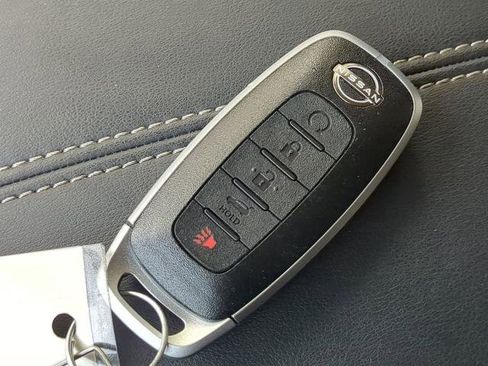 Certified 2025 Nissan Pathfinder Platinum image 30