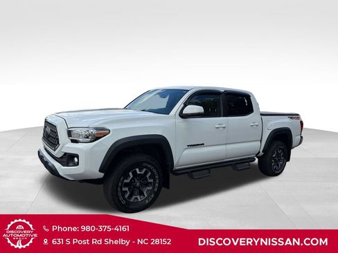 Used 2019 Toyota Tacoma TRD Off-Road AWD/4WD image 1