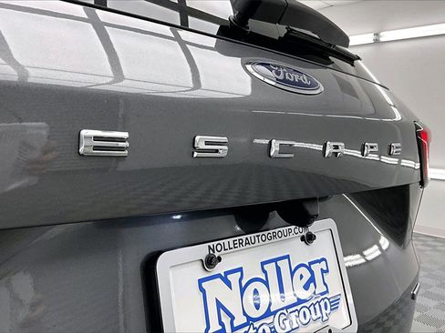 Used 2025 Ford Escape SE w/ PHEV Premium Package image 8