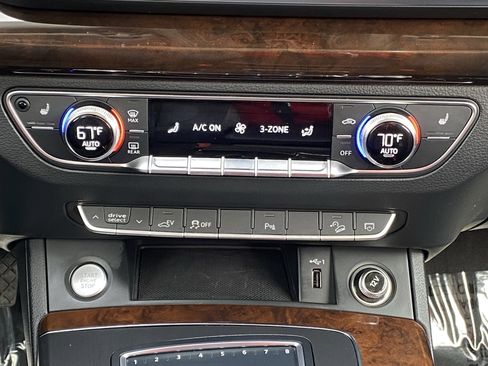 Used 2020 Audi Q5 e Premium w/ Convenience Package image 14