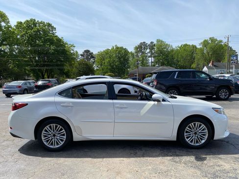 Used 2014 Lexus ES 350 w/ Luxury Package FWD image 4