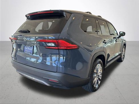 Used 2024 Toyota Grand Highlander AWD image 7