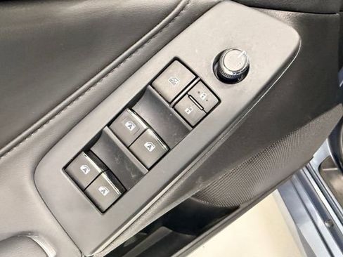 Used 2022 Toyota Avalon XLE w/ Moonroof Package image 37