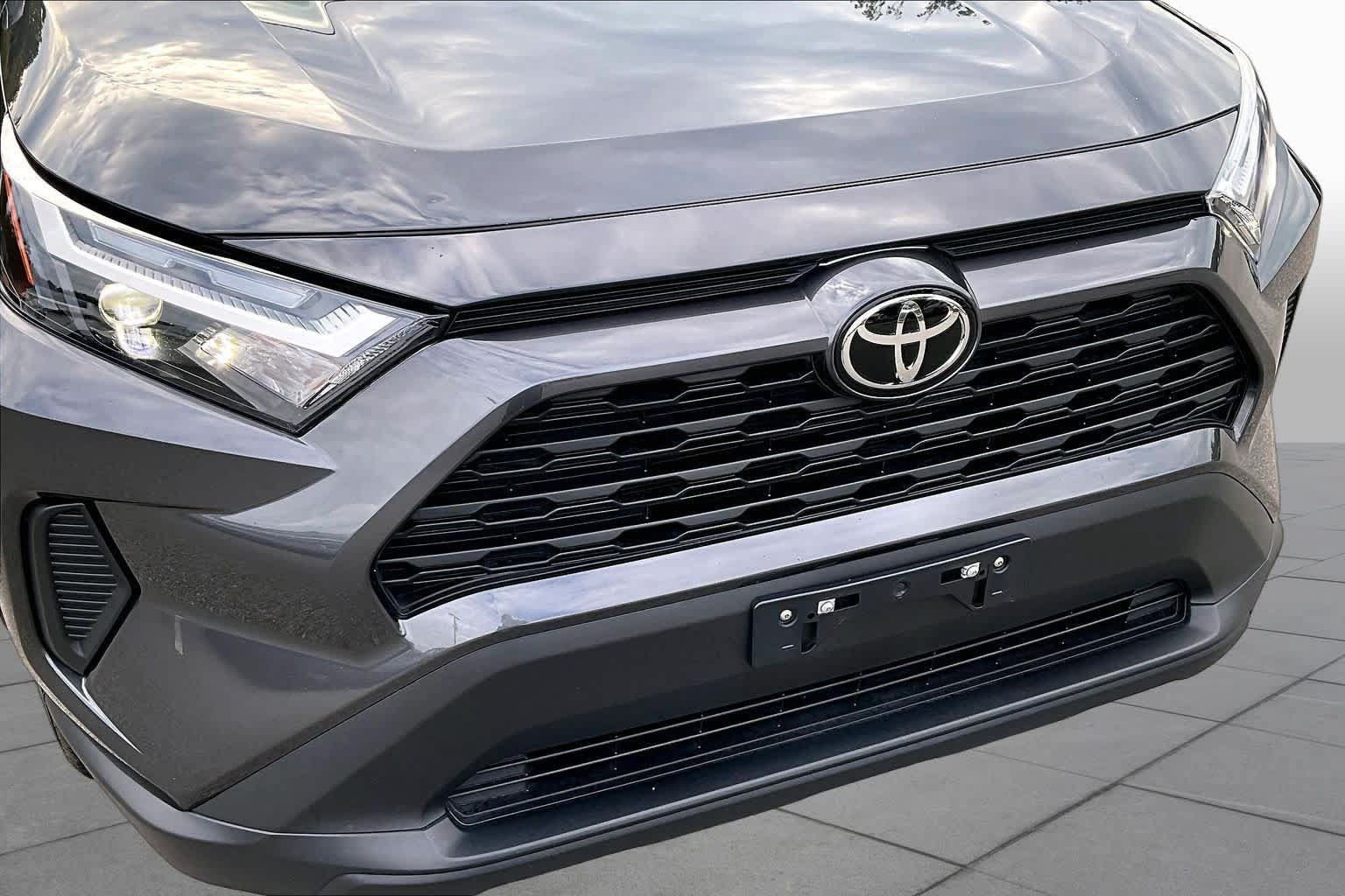 Used 2025 Toyota RAV4 XLE AWD/4WD image 31