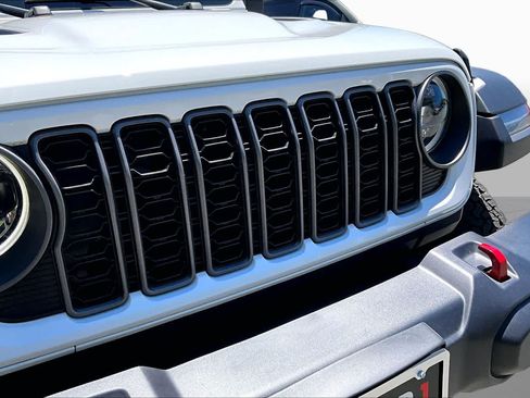 Used 2026 Jeep Wrangler Unlimited Rubicon AWD/4WD image 30