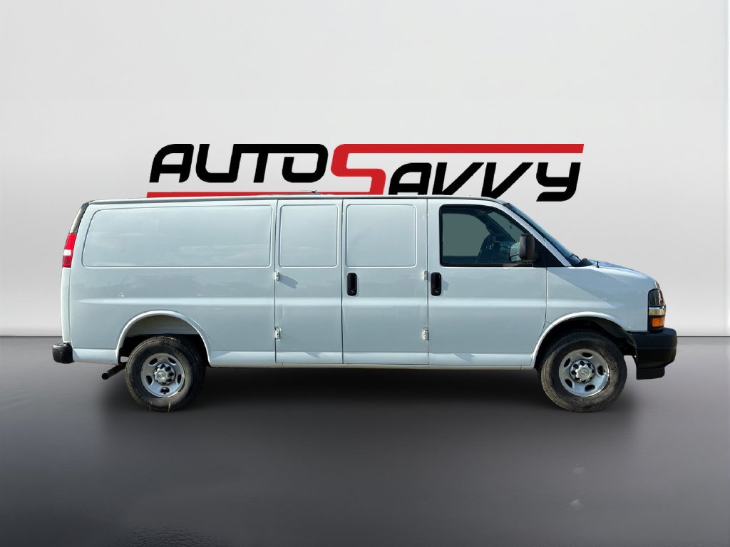 Used 2025 Chevrolet Express 3500 Extended w/ Driver Convenience Package RWD image 4