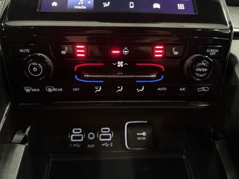 Used 2025 Jeep Grand Cherokee Altitude AWD/4WD image 15