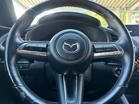 Used 2021 MAZDA MAZDA3 Hatchback w/Premium Plus Pkg image 23