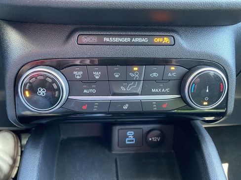 Used 2022 Ford Escape SE w/ Cold Weather Package image 18