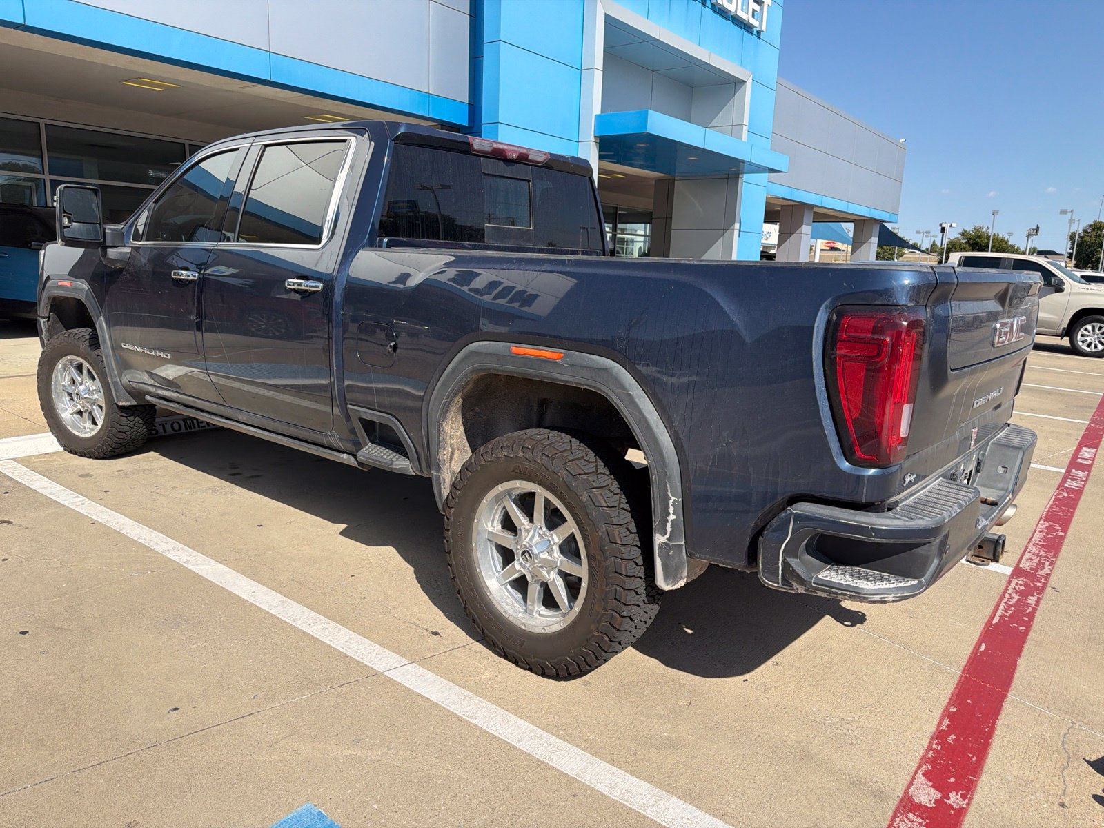 Used 2021 GMC Sierra 2500 Denali w/ Denali Ultimate Package AWD/4WD image 2