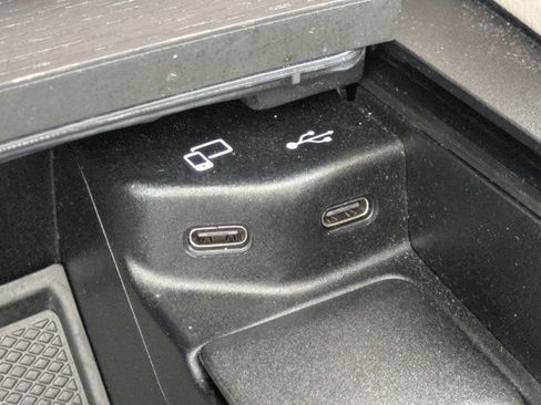 Used 2022 Mercedes-Benz GLS 450 4MATIC image 25