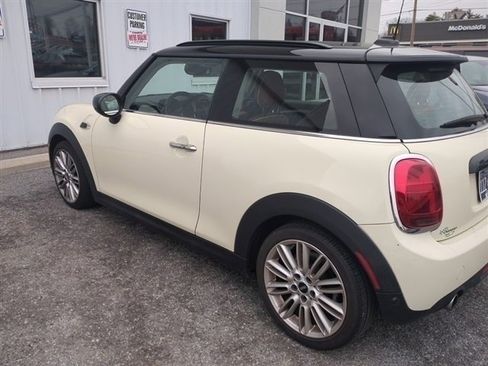 Used 2021 MINI Cooper 2-Door Hardtop w/ Driver Assistance Package image 5