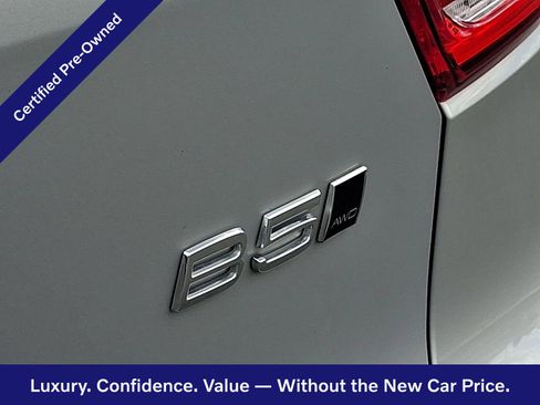 Certified 2023 Volvo XC40 B5 Plus AWD/4WD image 31