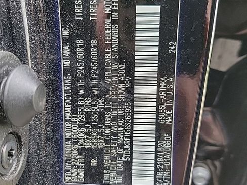 Used 2016 Toyota Highlander XLE AWD/4WD image 35