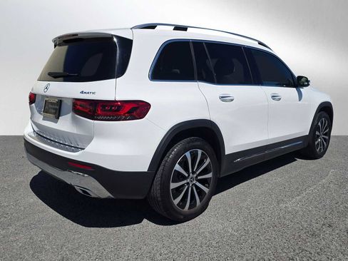 Used 2021 Mercedes-Benz GLB 250 4MATIC image 3