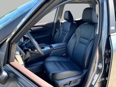 Certified 2023 Nissan Rogue SV w/ SV Premium B Package FWD image 8