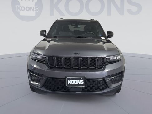 Used 2023 Jeep Grand Cherokee Altitude AWD/4WD image 11