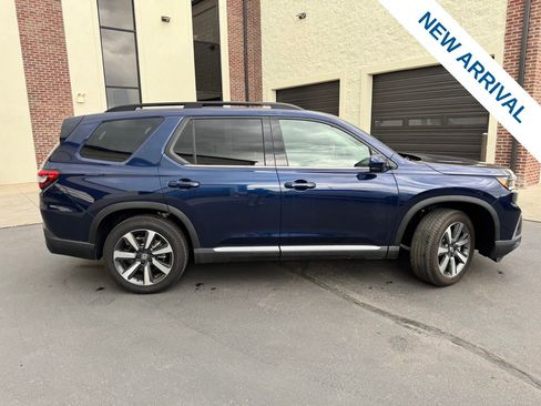 Used 2025 Honda Pilot Touring image 8