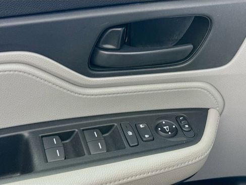 Used 2018 Honda Odyssey EX image 17