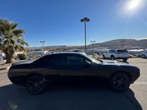 Used 2023 Dodge Challenger SXT w/ Plus Package image 6