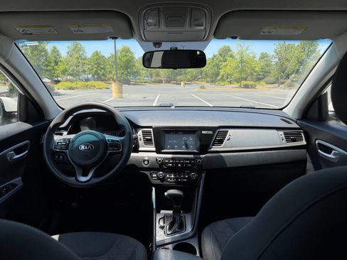Used 2018 Kia Niro LX FWD image 20