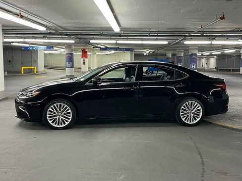 Used 2018 Lexus ES 350 w/ Luxury Package w/Wood Trim image 30