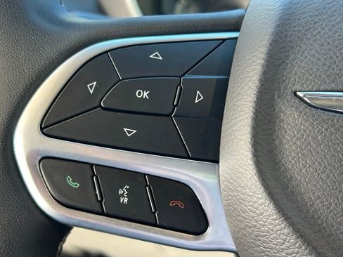 Used 2022 Chrysler Pacifica Touring-L image 24