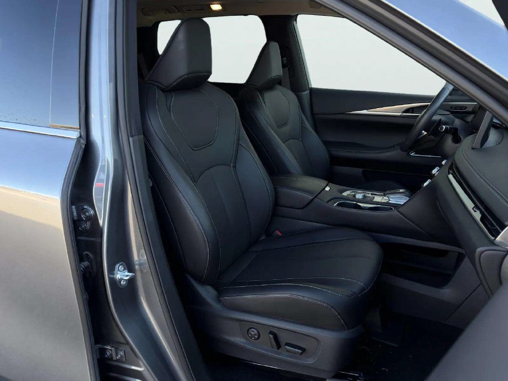 Used 2026 INFINITI QX60 Luxe w/ Cargo Package FWD image 7