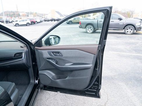 Used 2023 Nissan Rogue S image 13