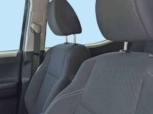 Used 2019 Toyota Tacoma SR5 AWD/4WD image 12