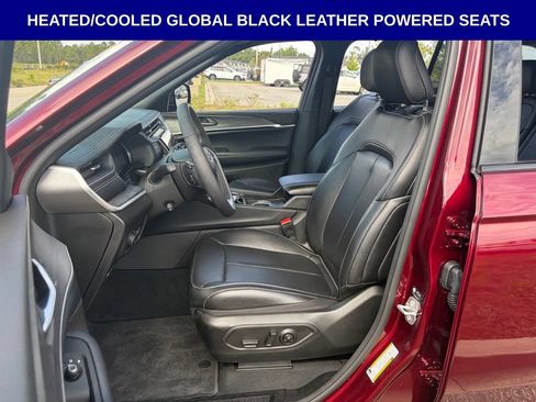 Used 2025 Jeep Grand Cherokee Limited w/ Luxury Tech Group II RWD image 4