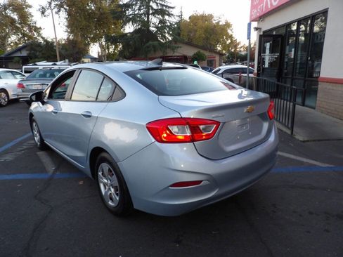 Used 2017 Chevrolet Cruze LS image 4