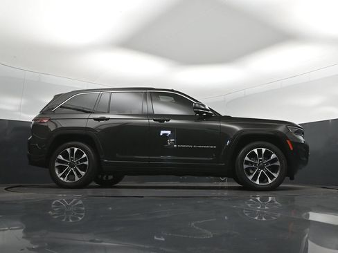 Used 2024 Jeep Grand Cherokee Overland w/ Luxury Tech Group IV AWD/4WD image 43