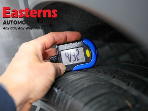 Used 2022 Ford Explorer XLT image 28