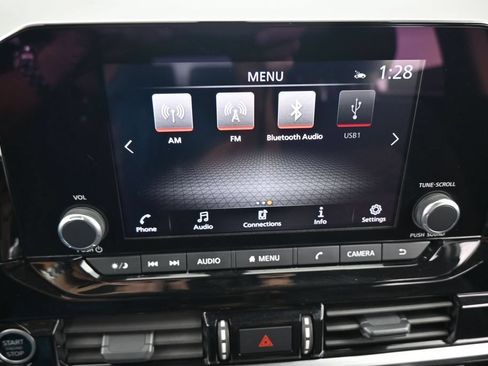 Used 2024 Nissan Pathfinder SV FWD image 20